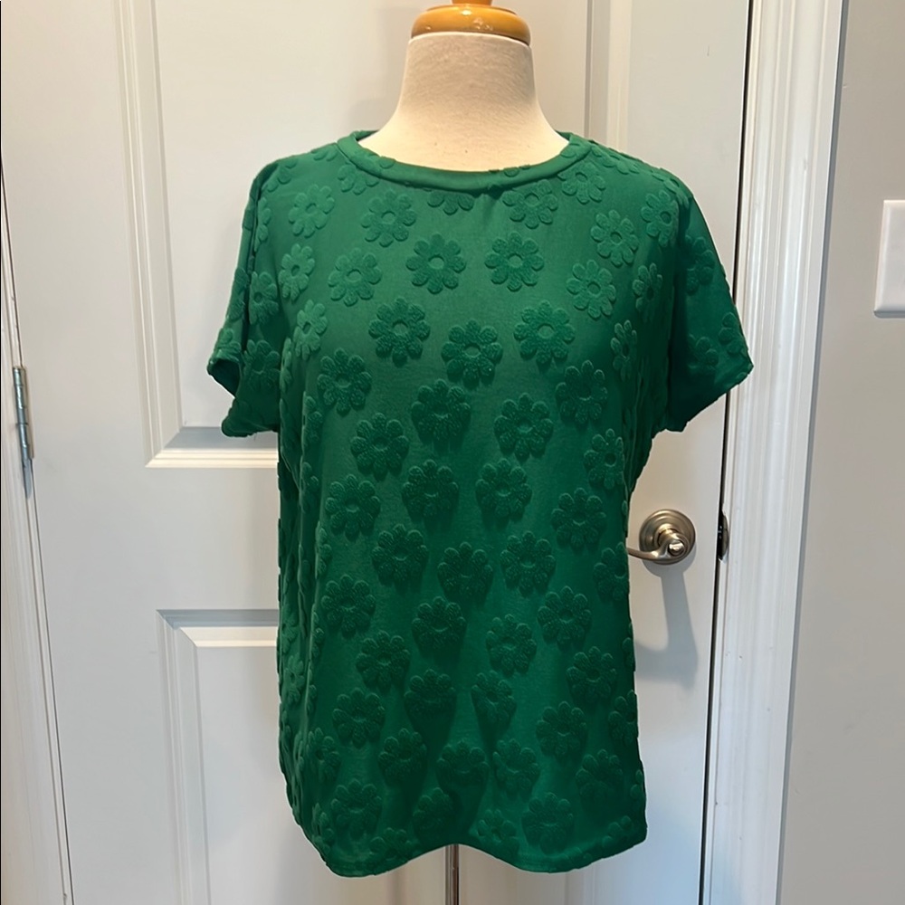 Green Floral stretchy Embossed Women's Top. LARGE short sleeve.  Spring